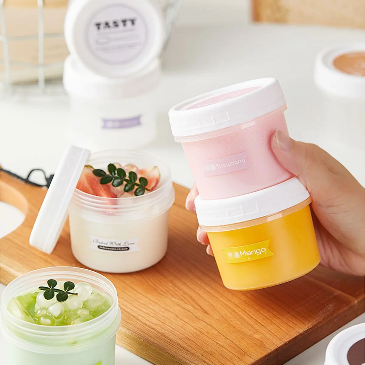 Small Juice Storage Container, PP Plastic Bottle with Lid, 200ML/6.8oz Capacity, Leakproof Overnight Oat Jar, Reusable Yogurt Jar, Plastic Food Jars, Kitchen Plastic Containers
