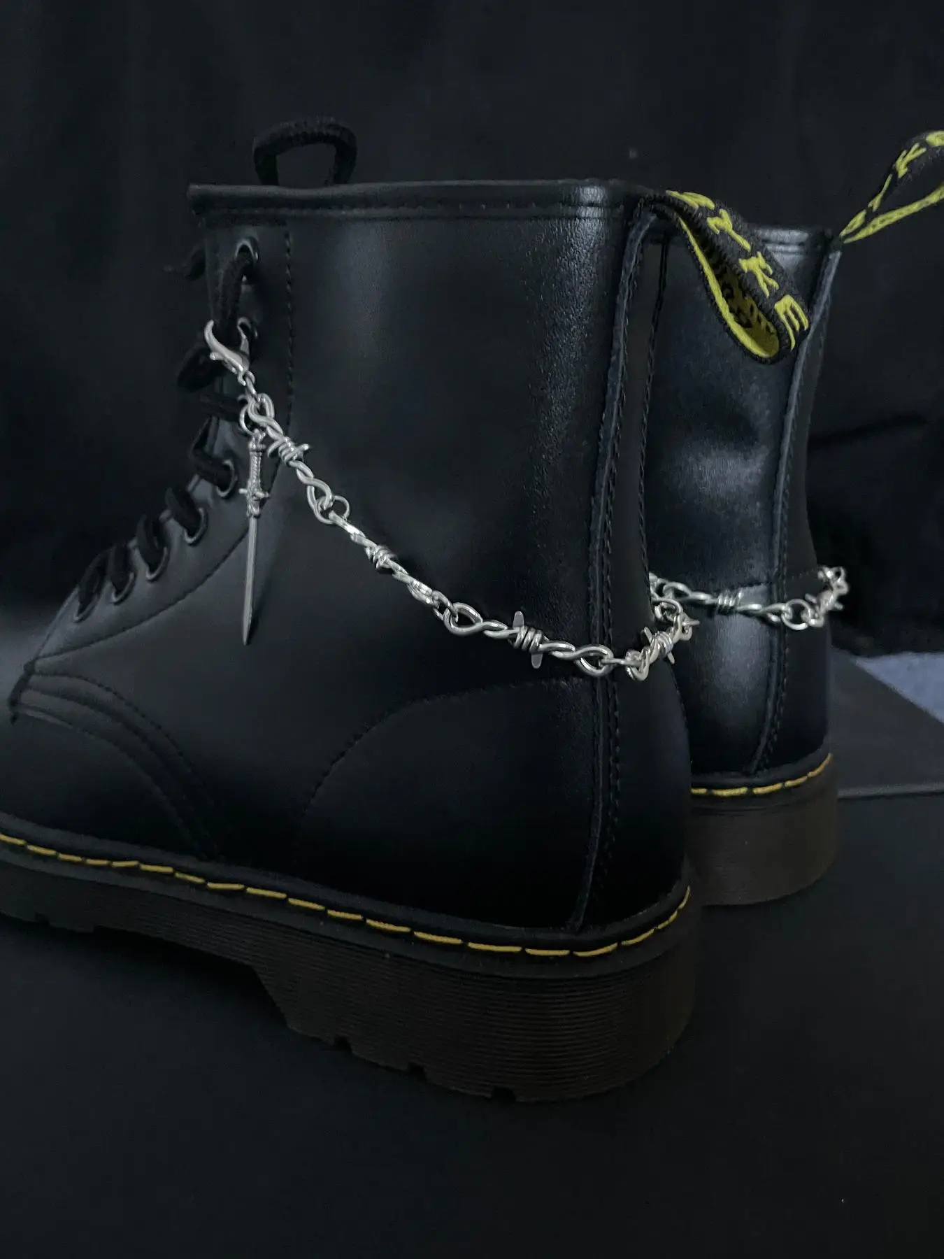 Punk Style Thorn Chain & Sword Design Shoe Charms, Fashionable Shoes Decorations for Women & Men, Trendy All-match & Exquisite DIY Shoes Accessories f