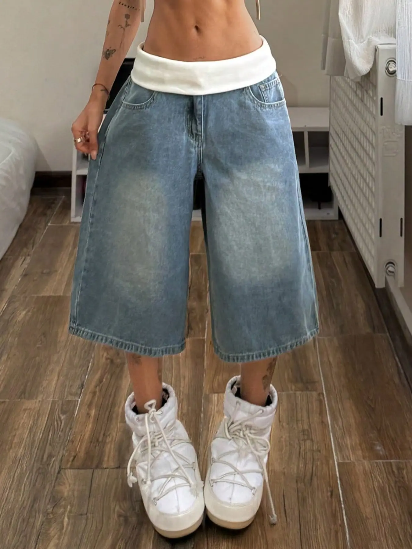 Low Waist Women's Street Punk Patchwork Light Wash Denim Shorts, Baggy Fit, Bermuda Style, American Street Fashion, Casual for Travel, Streetwear