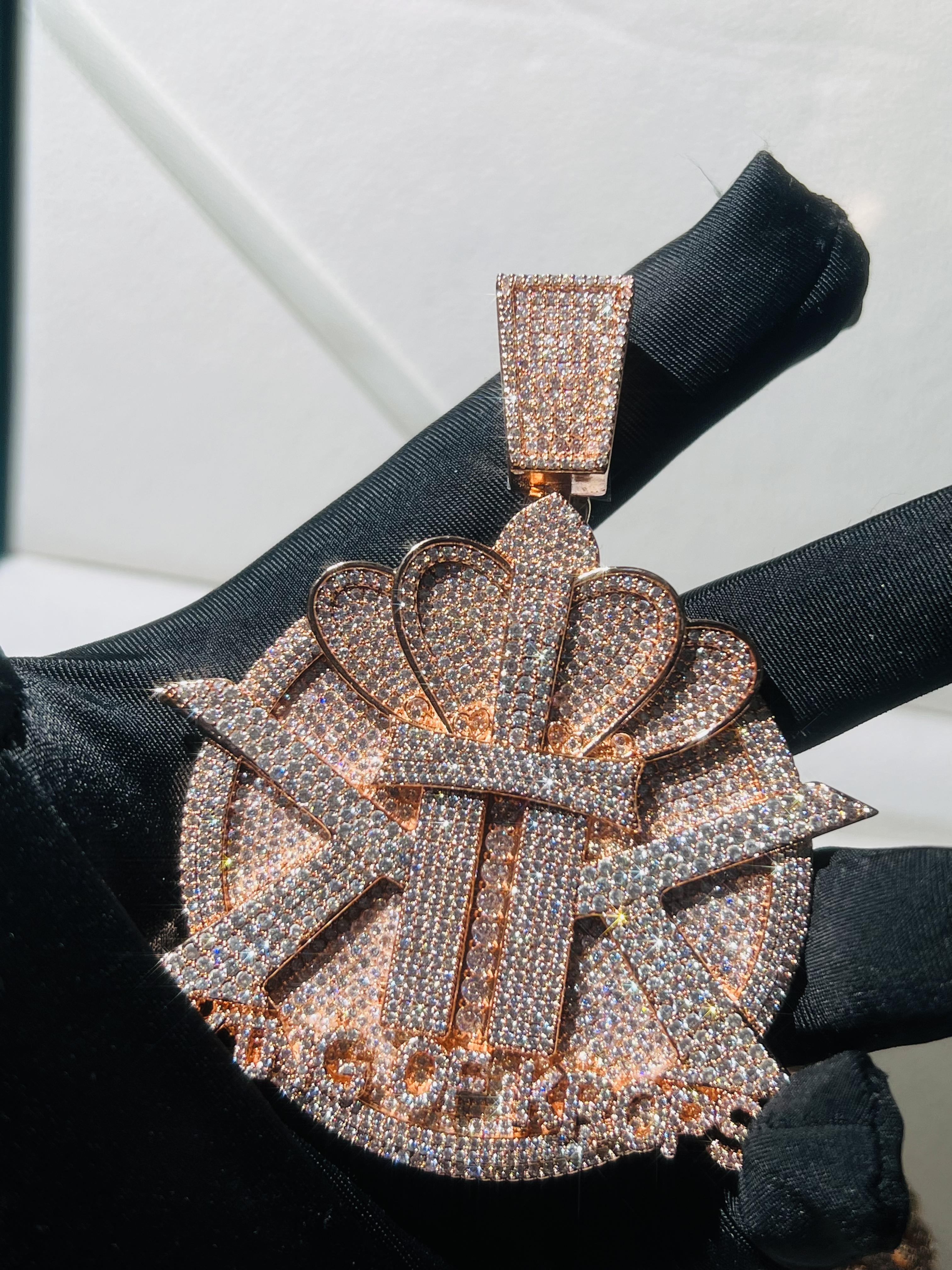 Newly designed custom KK pendant 3D crown KK custom logo iced silicone pendant, high-quality electroplated sparkling crown pendant, street hip-hop culture jewelry pendant, Valentine's Day, Father's Day, Mother's Day premium hip-hop gift ...