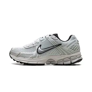 Zoom Vomero 5 WMNS "Light Silver Chrome" FN6742 001