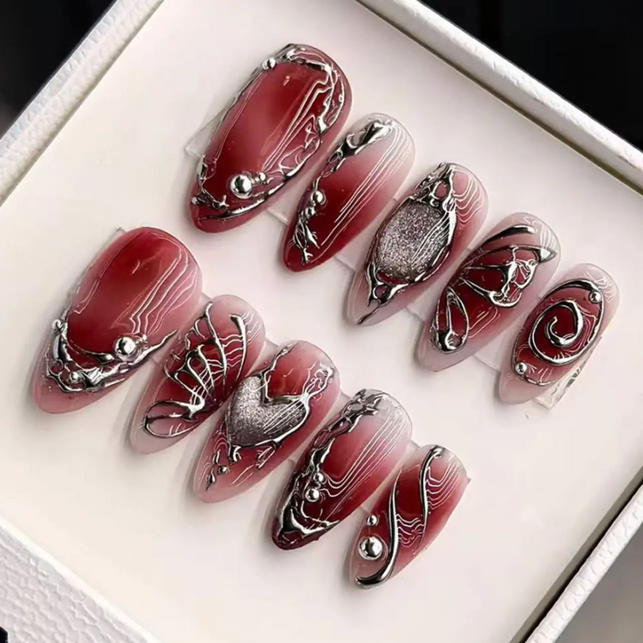 Wine Red Gradient Silver Edge 3D Metal Heart Y2K Press On Nails, Decorative Nails Glittering Fake Nails High-End Autumn Winter Atmosphere Spicy Girl Style Removable Press On False Nails Fake Nails Set