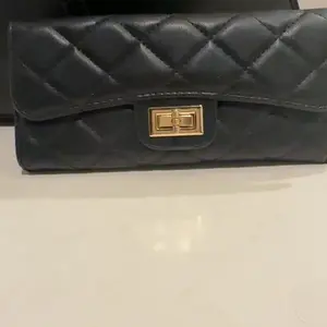 Ello Women's Plaid Long Wallet with Multi-Card Holder Simple Style Expandable Design Secure Zip Closure