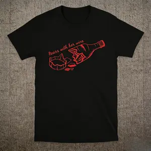 Karen With Her Wine Broken Bottle T-Shirt, Funny Meme Vintage Red Wine Graphic Tee, Minimalist Cotton Shirt for Men Women, Casual Sarcastic Streetwear, Retro Broken Wine Bottle Print Top, Unique Gift for Wine Lovers and Karen Meme Fans