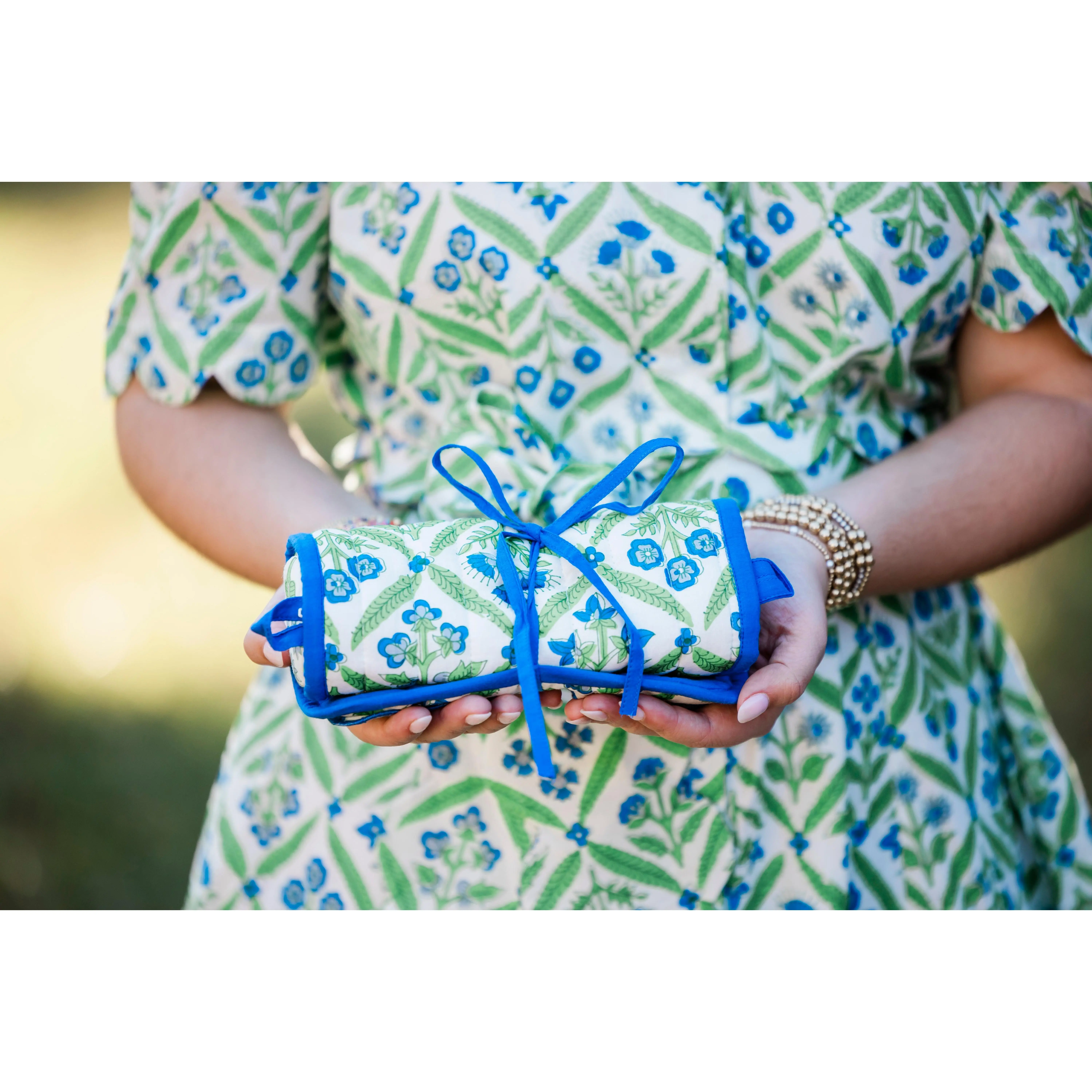 Jardin Bleu | Quilted Jewelry Roll