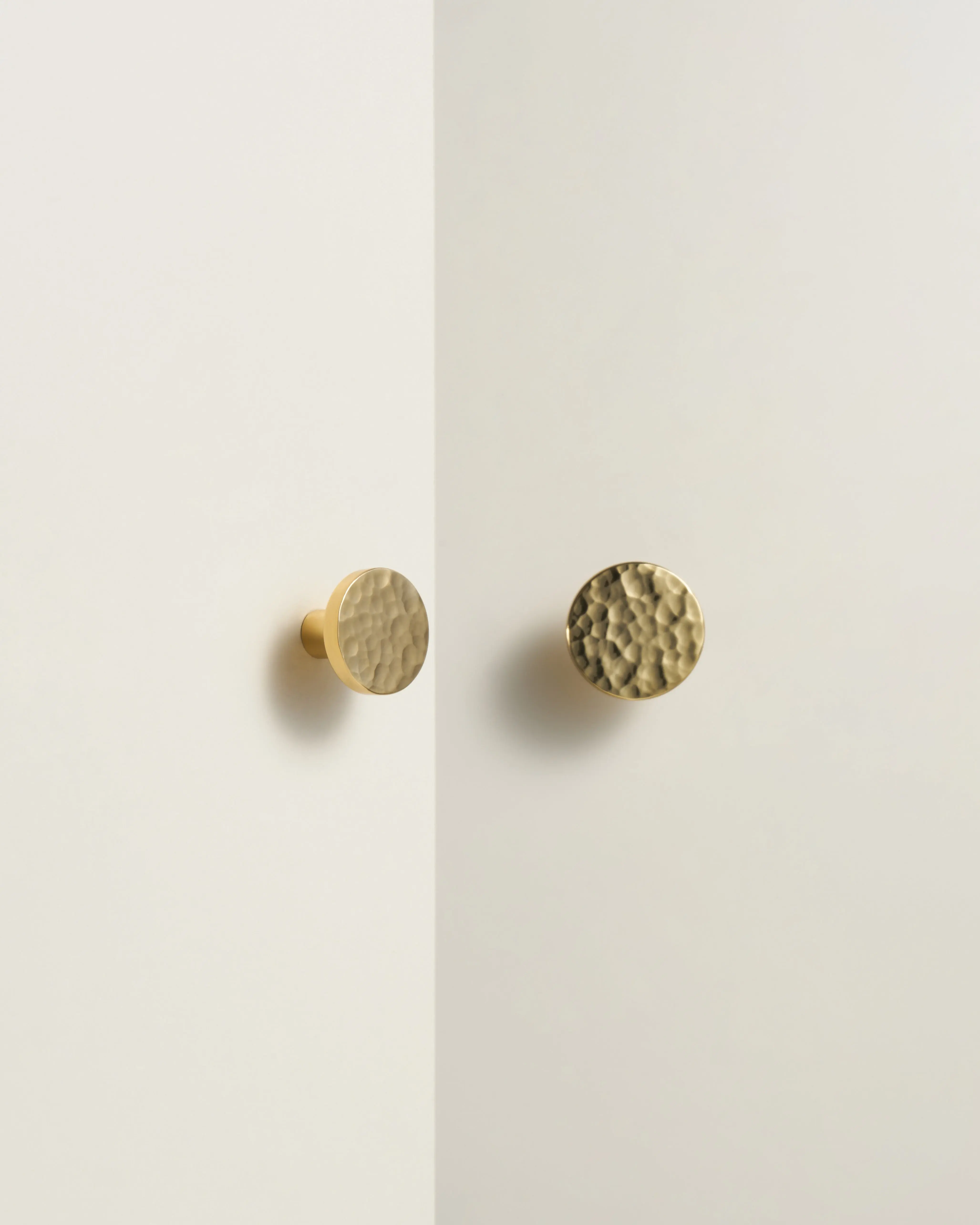HAWTHORNE HAMMERED DISC SHAPE KNOB