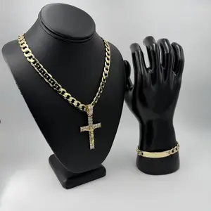 cadena con dije y brazalete