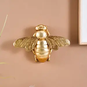 Vintage gold bee wall sculpture, resin bumblebee art piece for gallery walls, classic-style office study decoration, creative nature-inspired home decor, sophisticated room aesthetic, 1 pc bee ornament