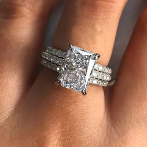 Three-piece ring set, jewelry for weddings and engagements, elegant and sophisticated style
