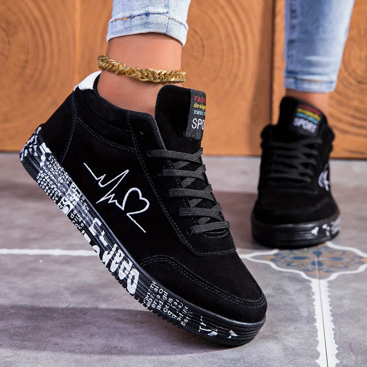 Women's casual low-top skates, thick EVA sole, breathable fabric upper, lace-up design, suitable for all seasons, casual style, EVA cushioned sole.