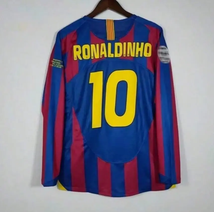 Ronaldinho No. 10 2005/06 Barcelona Home Retro Soccer Jersey – Blue & Red Striped Long Sleeve Football Shirt with UEFA-Style Patches