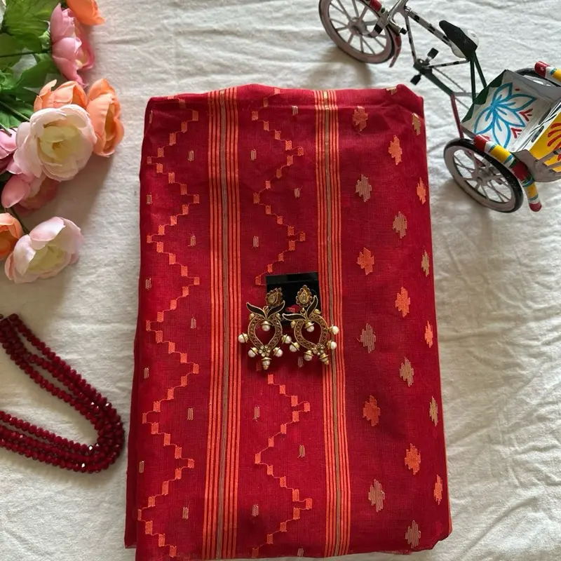84 Count Muslin Jamdani Saree from Dhaka - Lightweight Breathable Fabric with Intricate Patterns for Formal & Casual Events