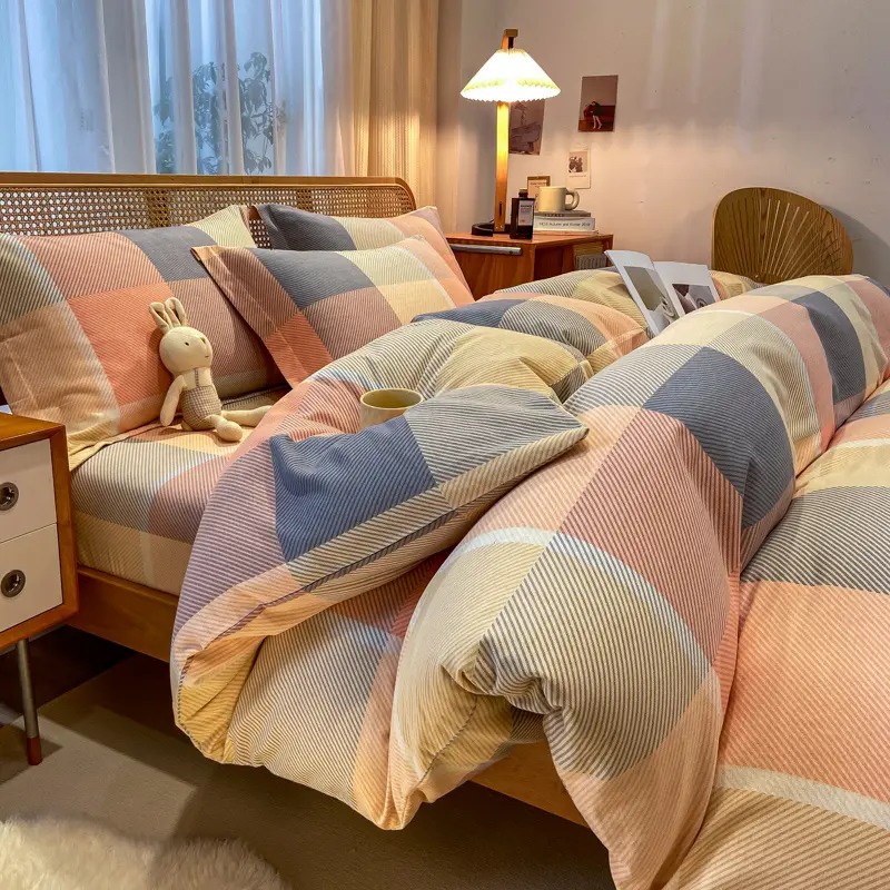 Geometric shape checkered moire pattern printed quilt cover set, machine washable, skin friendly quilt cover three-piece set (1 quilt cover + 2 pillowcases, without core), can be used as a holiday gift for your family and friends