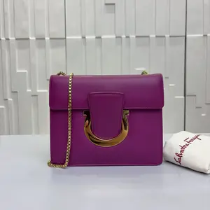 Pre-owned SALVATORE FERRAGAMO Leather Shoulder Bags 7.8'' R1939 Shoulder Bag C19623049115 0514 T1 Qiqi