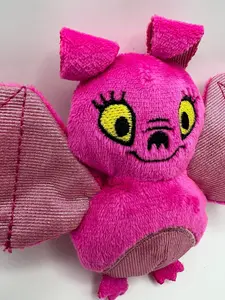 GlitterMausA pink sparkle bat with big drama energy. GlitterMaus crinkles, shines, and demands attention—just like your cat. Stuffed with catnip and glamorously unhinged. For divas, goblins, and chaos gremlins alike.