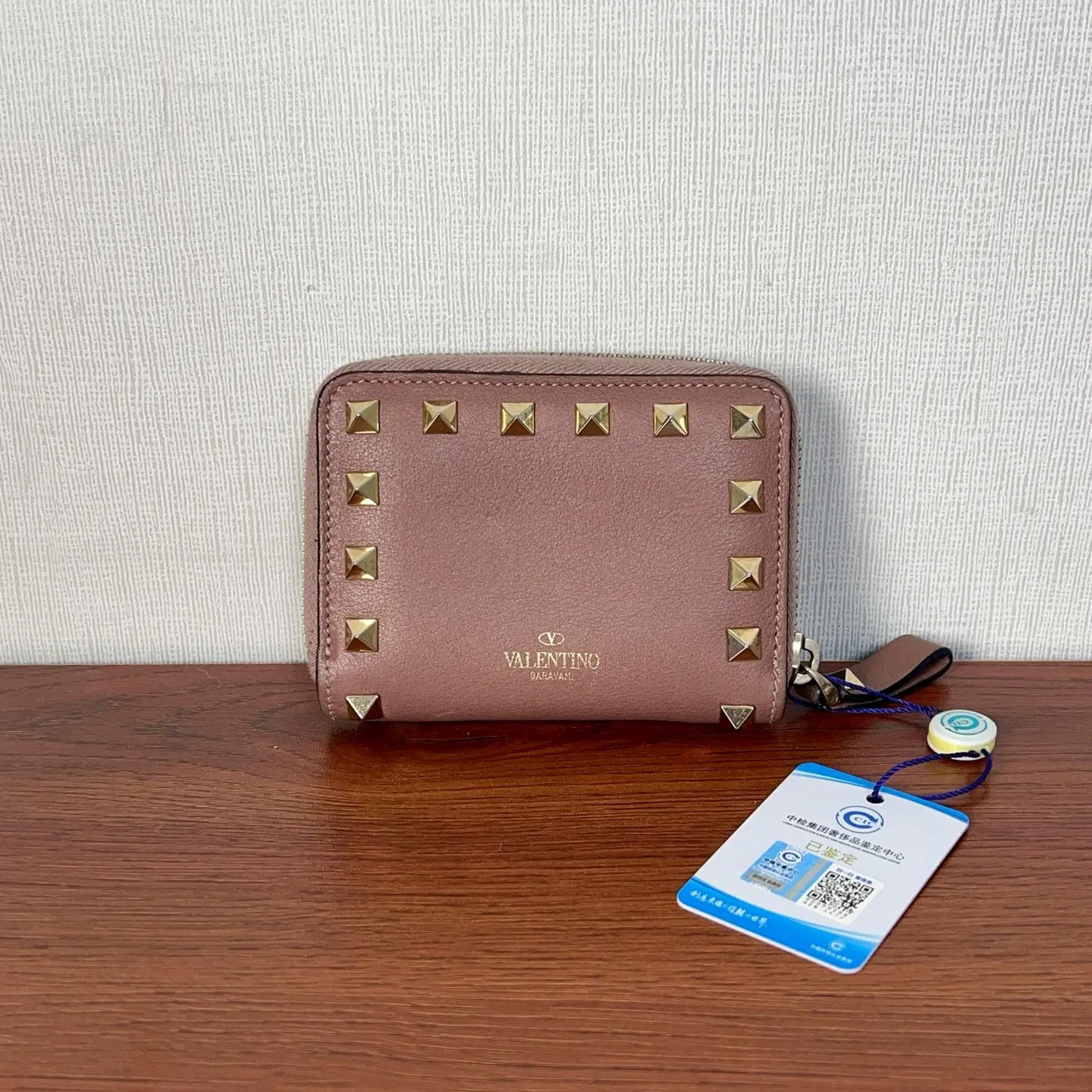 Pre-owned Valentino leather Clutches & Wristlets Garavani Bifold Wallet qiqimq042