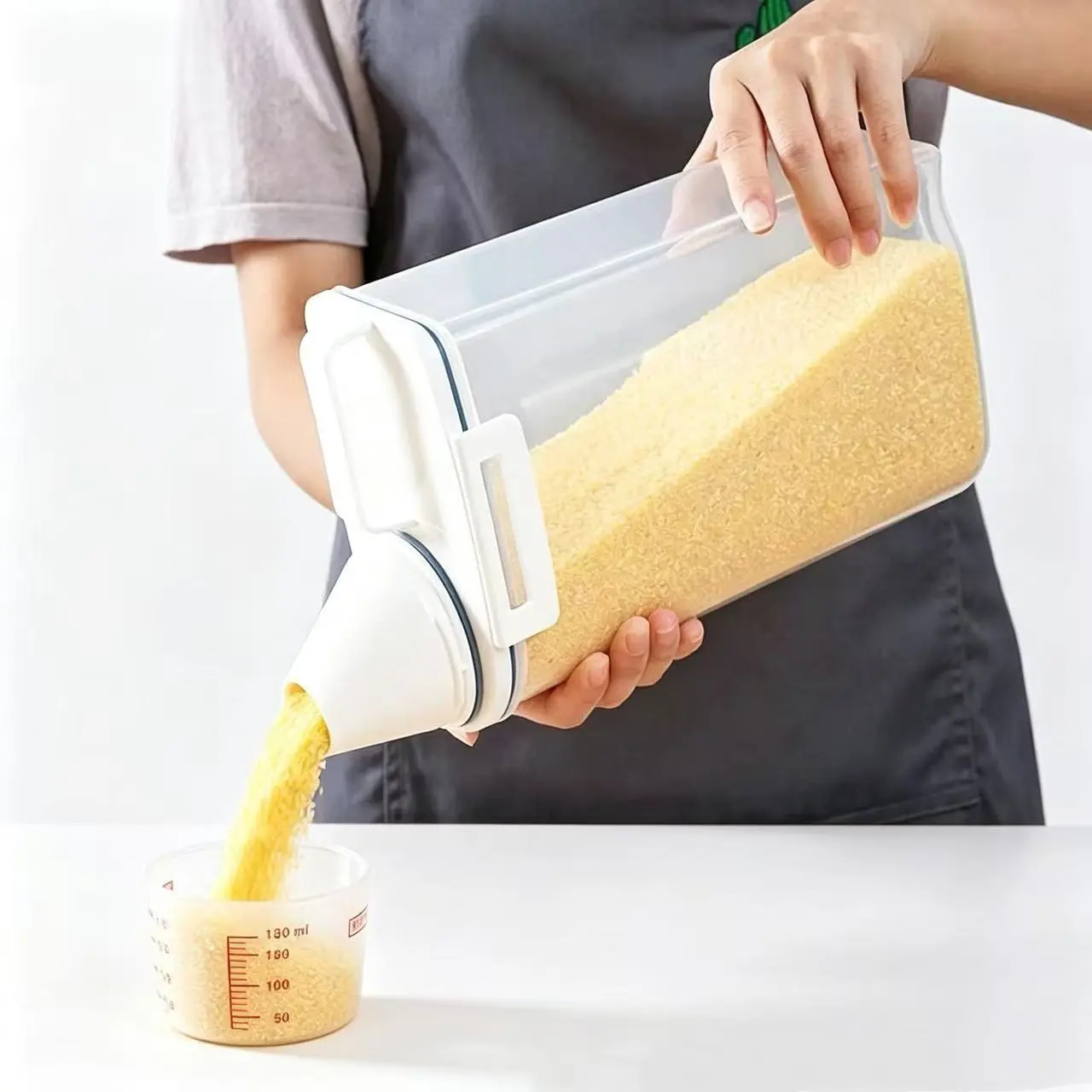 Rice Dispenser Airtight Kitchen Storage Container, Plastic Organizer with Measuring Cup & Pour Spout, Holds 2100-3000g Rice, Suitable for Grains/Flour, Ideal Gift for Mothers, Kitchen Storage Containers