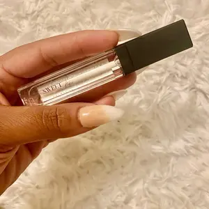 Color Changing Lipgloss in Black LED Wand Tubes - Lipstick Makeup Clear Mirror Cosmetic Glossy Lip Care Multicolor