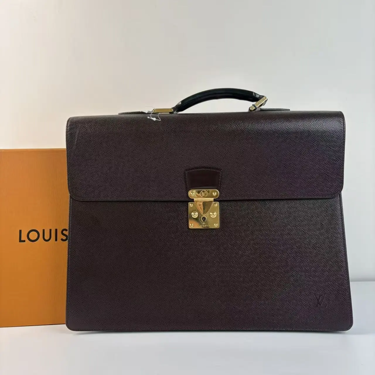 Pre-owned Louis Vuitton Taiga Leather Briefcase Attache Case