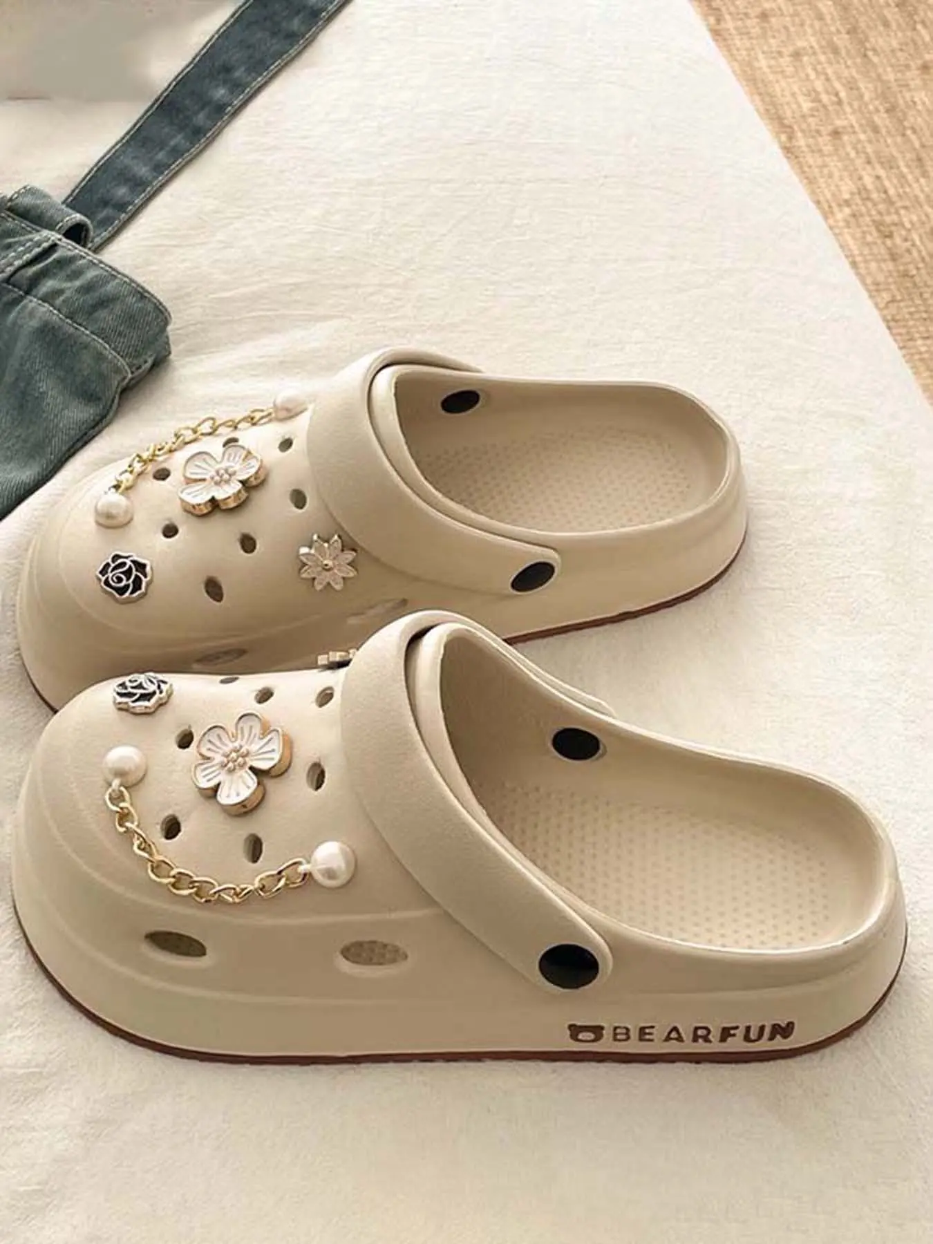 Women's Floral Chain Platform Clogs - Thick Sole EVA, Cute Decor Breathable Sandals for Beach & Daily Wear Slipper Flatform Summer Beach Footwear Summer Beach Slippers