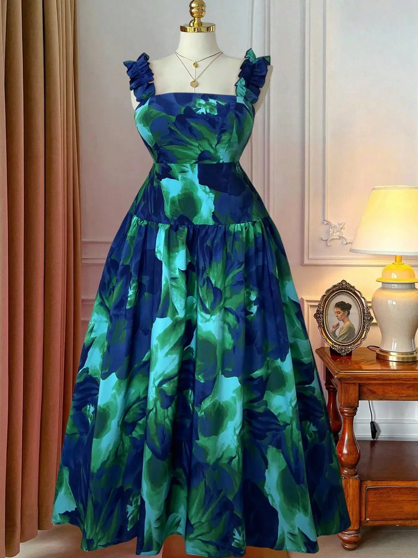 Plus Size Women's Blue Gradient Floral Print Square Neck Dress 90s Style, Flutter Sleeve Waist Cinch Long Summer Vintage Elegant Chic Gown, Feminine, Pattern Style, Contemporary Style, Beach Ready
