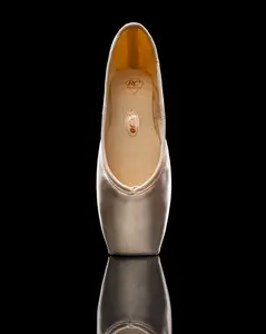 RClass RC32 Fantasia Medium Shank Quiet Pointe Shoe