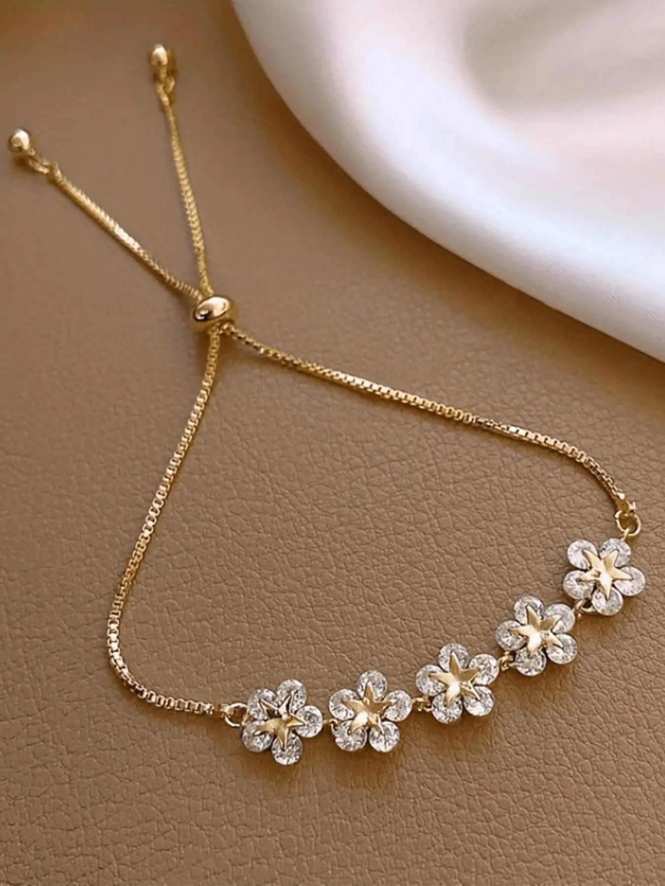 Flower Design Link Bracelet Inlaid Rhinestone, Elegant Minimalist Bangle, Elegant Bracelet Jewelry for Women, Fashion Jewelry for Party, Daily Decor, Exquisite Jewelry for Gift, Trendy Fashionable Accessories, Fashion Bracelets, Pretty Bracelet