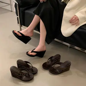 2026 New Leopard Print Wedge Flip Flops, Women Retro Platform Thong Sandals, Soft Sole Wedge Slippers, Non-slip Summer Footwear, Trendy Beach & Casual Wear Wedge Shoes