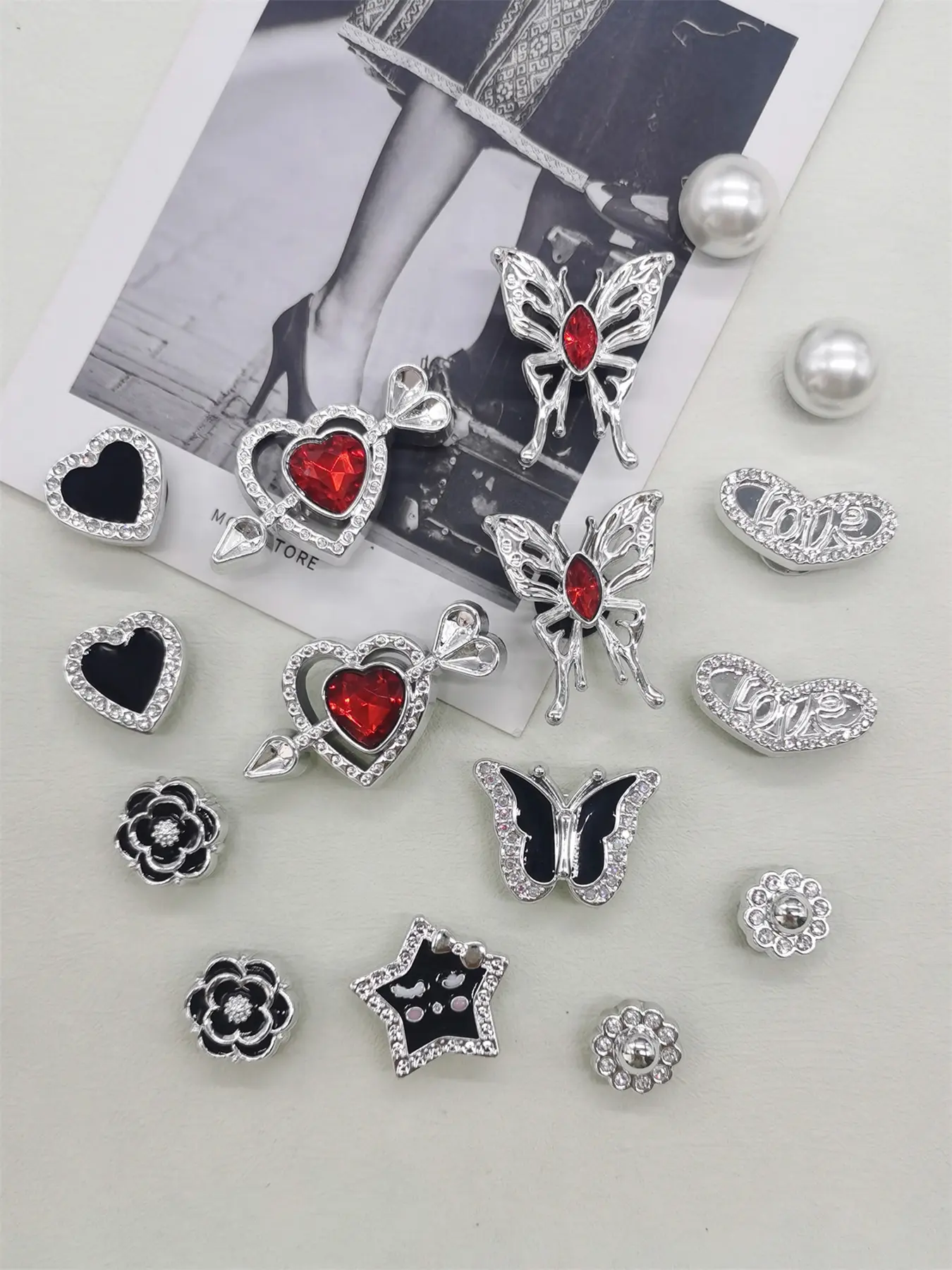 16PCS Black Red Resin Butterfly Shoe Charms Set DIY Decorations Removable Bling Rhinestone Heart Shaped Flower Clog Shoes Buckles Accessories Mutlifunctional Artificial Faux Pearl Shoe Clips Ornaments Women Lady Sandals Slides Slippers Beach Bags Decor