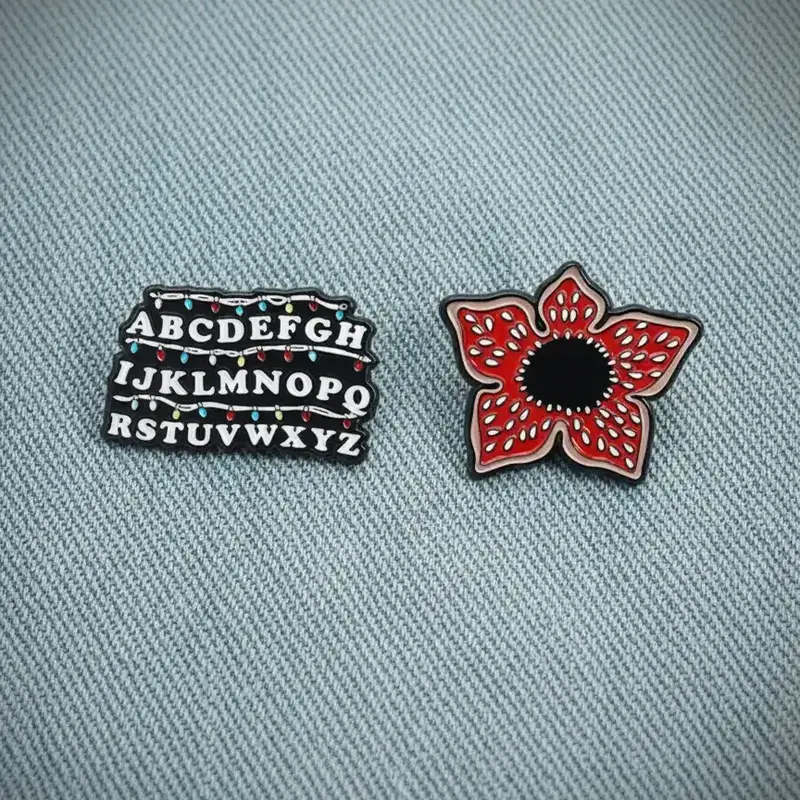 2-Piece Sci-Fi Horror TV Show Enamel Pin Set, Enamel Lapel Pins, Creepy Carnivorous Plant Lapel Brooch and Backpack Accessory, Men Accessories, Stylish Casual Gifts, Flower Brooch Pin