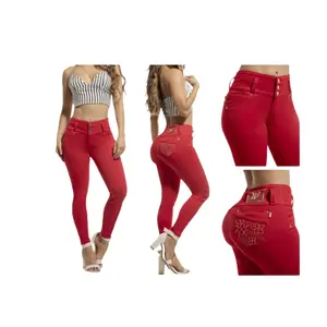 Premium Colombian jeans with glitter on the pockets, a three-button waistband, and a push-up effect that enhances the buttocks. The slim fit features a delicate rhinestone embroidery design that accentuates your curves. Beautiful jeans.