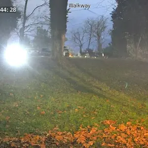 Product Review of Luna Window Camera for Home - 2K 2.4GHz Wifi, Indoor Glass-Mount Security Camera, Stick-On No-Drill Install, Clear Window View for Outdoor Monitoring, Color Night Vision Through Glass, Smart AI Motion Detection, Easy Setup for Home & Apartment from T**a ** M**n