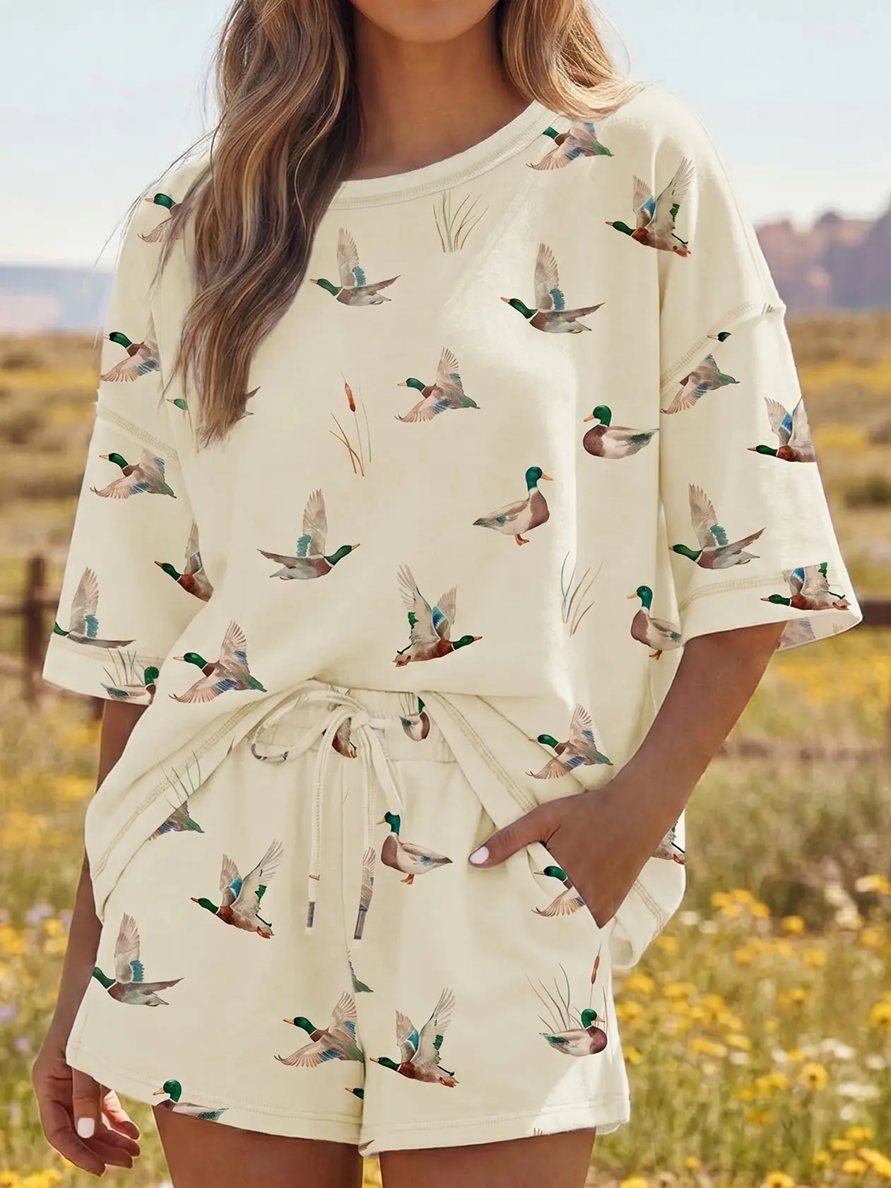 Women's Beige Mallard Duck Print Oversized Tee & Drawstring Shorts Set Summer Casual Two-Piece Loungewear Outfit Soft Stretchy Lightweight Graphic Matching Set with Pockets Relaxed Fit Daily Wear Vacation Holiday Attire