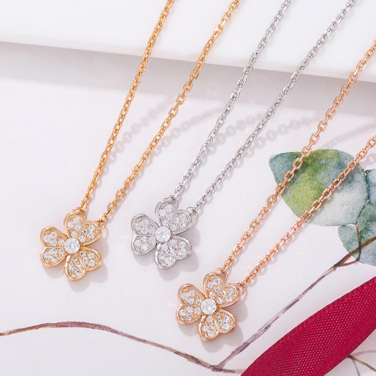 Elegant Four-Leaf Clover Pendant Necklace, Minimalist Collarbone Chain for Daily & Office Wear