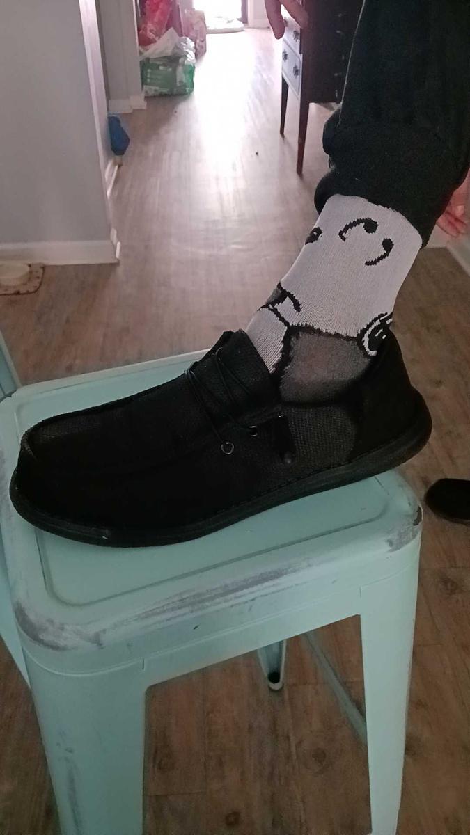 Item: Black, Men 12 / Women 13.5