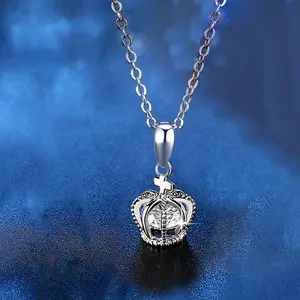 Crown Shaped Cross Necklace, Luxurious and Elegant Crown Shaped Pendant Necklace Suitable for Holiday Parties, Anniversaries, Valentine's Day Perfect Holiday Gift Women's Jewelry Accessories