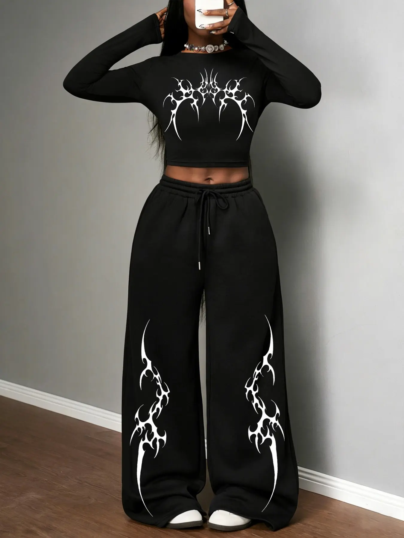 Women's Slim Fit Round Neck Long Sleeve Top + Casual Straight Leg Sport Pants Set, Casual Sportswear Set, Sports Casual Wear, sports clothing set, Gothic Print, Loose-Fitting, Sporty Style Outfits, All Seasons, Sporty Chic Outfit