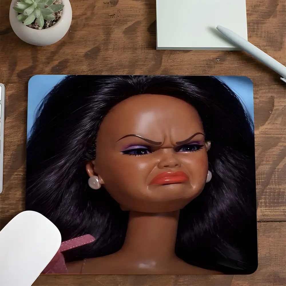 Square Doll Gaming Mouse Pad, Retro Toy Design, Rubber Anti-slip Lockedge Work Pad, Small Size Suitable for Laptop, Desktop Computer Games, Mousepad