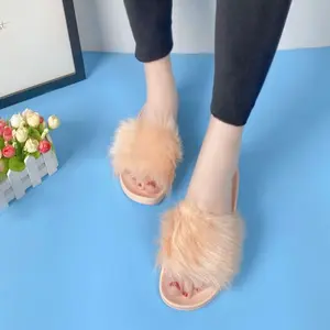 Cotton shoes, suitable for both indoor and outdoor use. The shoes have soft fur uppers and anti-slip soles. Women's slippers