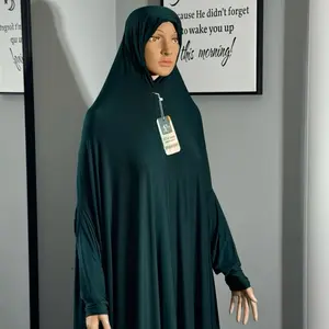Elegant Hijab in Deep Green Color, Long Sleeve Design, Perfect for Daily Wear, Comfortable and Stylish
