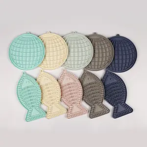 Dog Licking Pad Circular Fish Design Silicone Pet Accessory