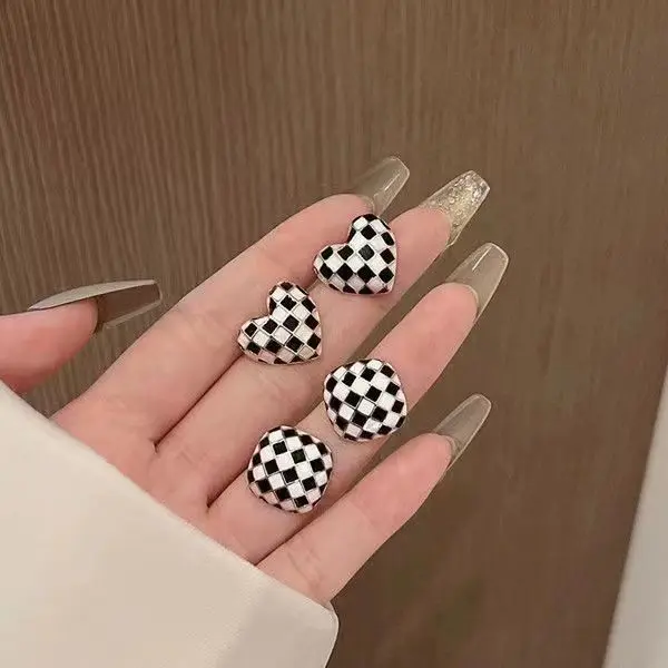Women's Lightweight Fashionable Jewelry Accessories - Gold-Trim Shine Mini Retro Square Stud Earrings, Black & White Checkerboard Heart Enamel, Comfortable & Versatile for Daily & Party Wear