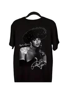 Men's short-sleeved T-shirt, a new trend. A classic short-sleeved T-shirt from the 1980s, a gift from Phyllis Hayman to his fans. Oversized, graphic short-sleeved T-shirt for outdoor wear.