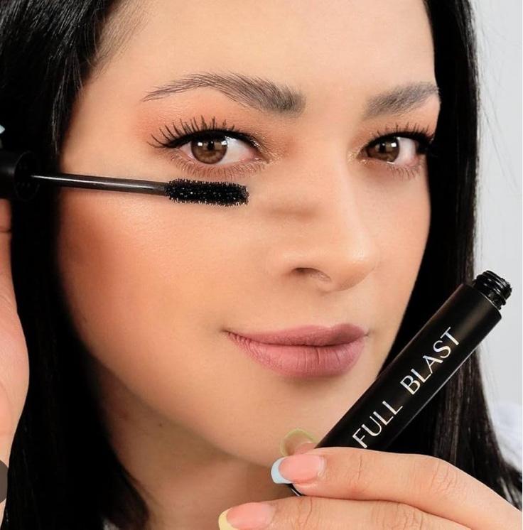 Farmasi Full Blast Volumen Extremo 3D Waterproof Mascara Makeup Silicone Lash Cosmetic