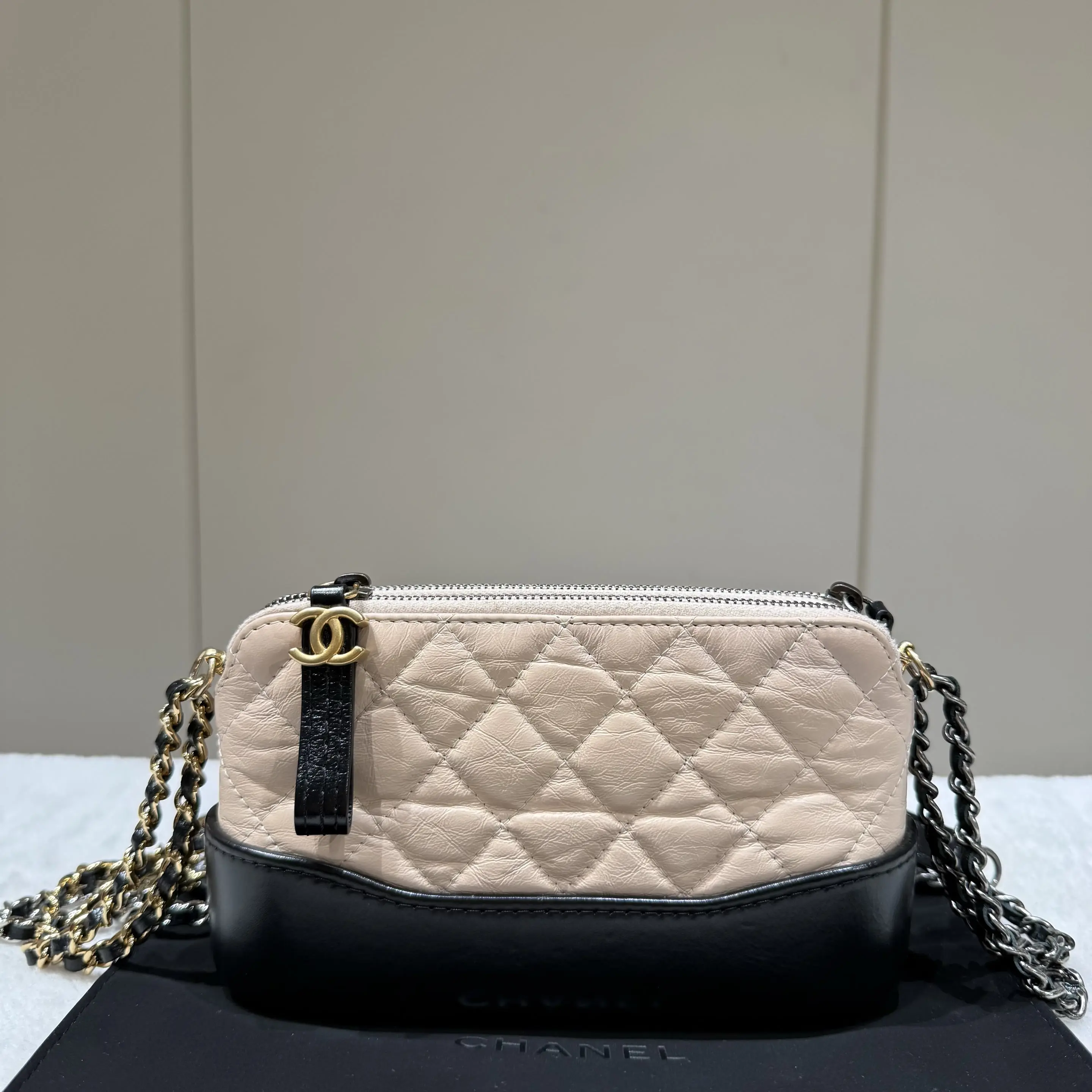 Pre-owned CHANEL leather Shoulder Bags Mini Gabrielle Bag, Beige‑Black Quilted Cowhide 65799337 SH