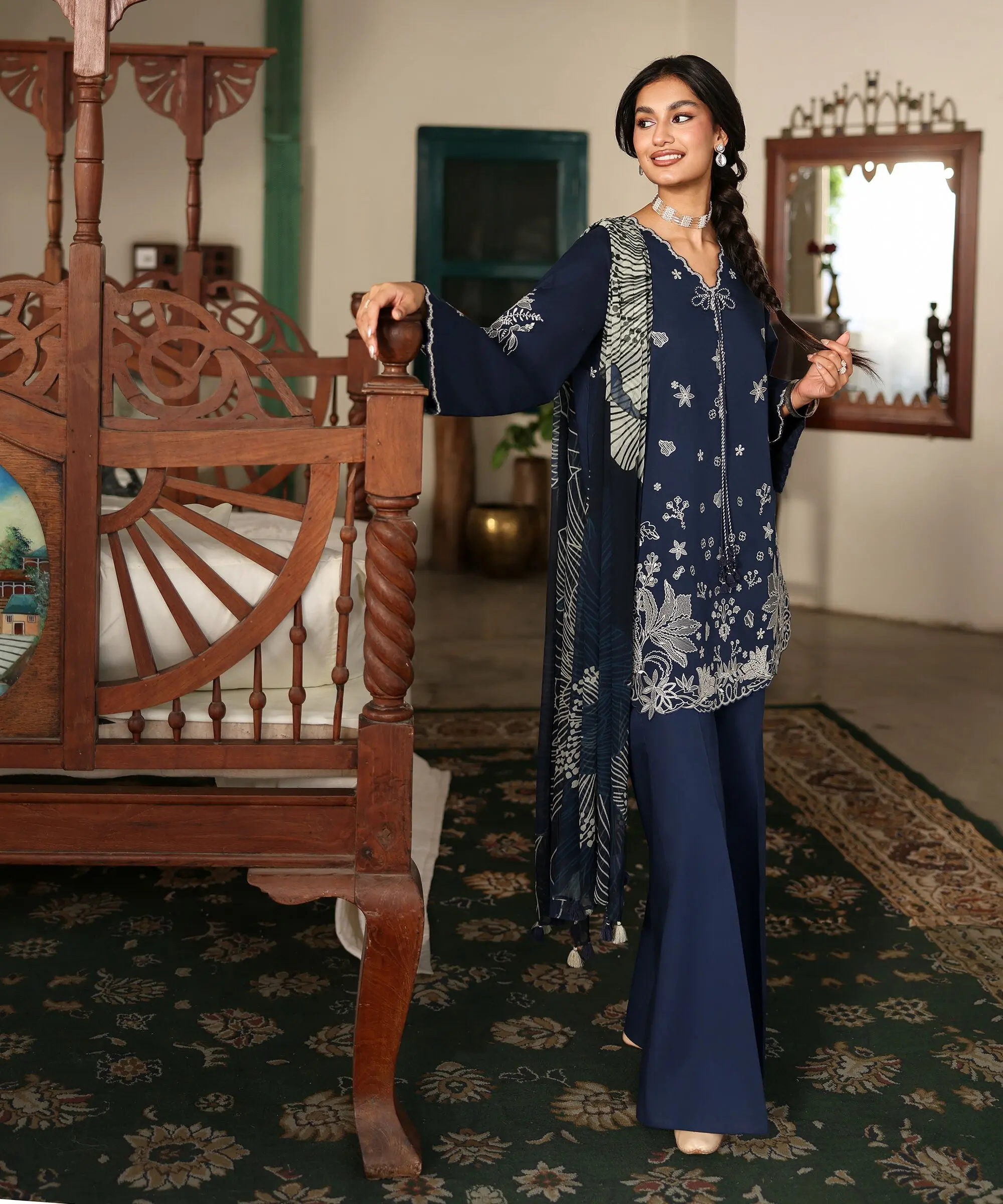 Sapphire Stitched Textured Lawn 3 Piece U3PE-STS26V3-23 J(ext5) Y152