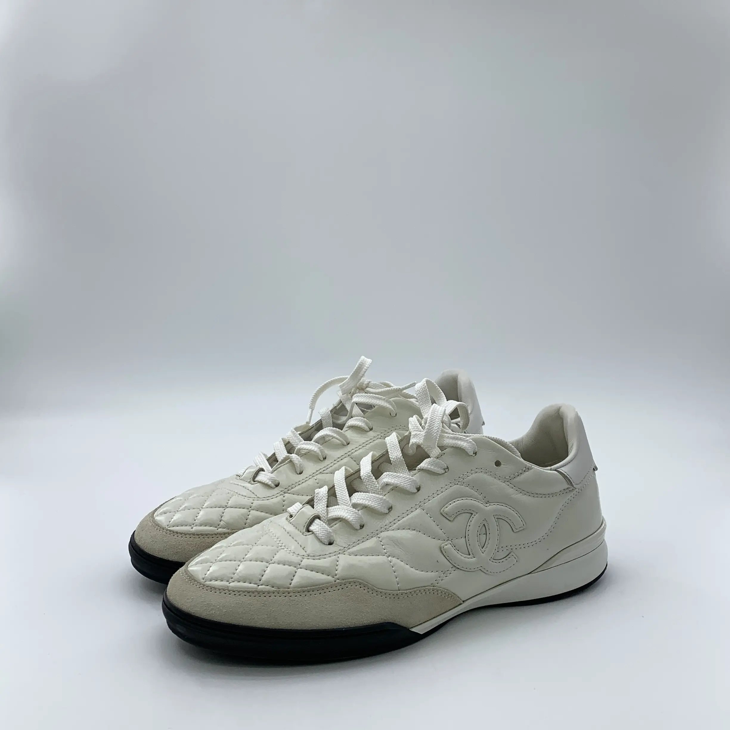 RDLT- Chanel Size 38.5 24B White Calfskin CC Logo Lace-Up Flat Sneakers-H36371