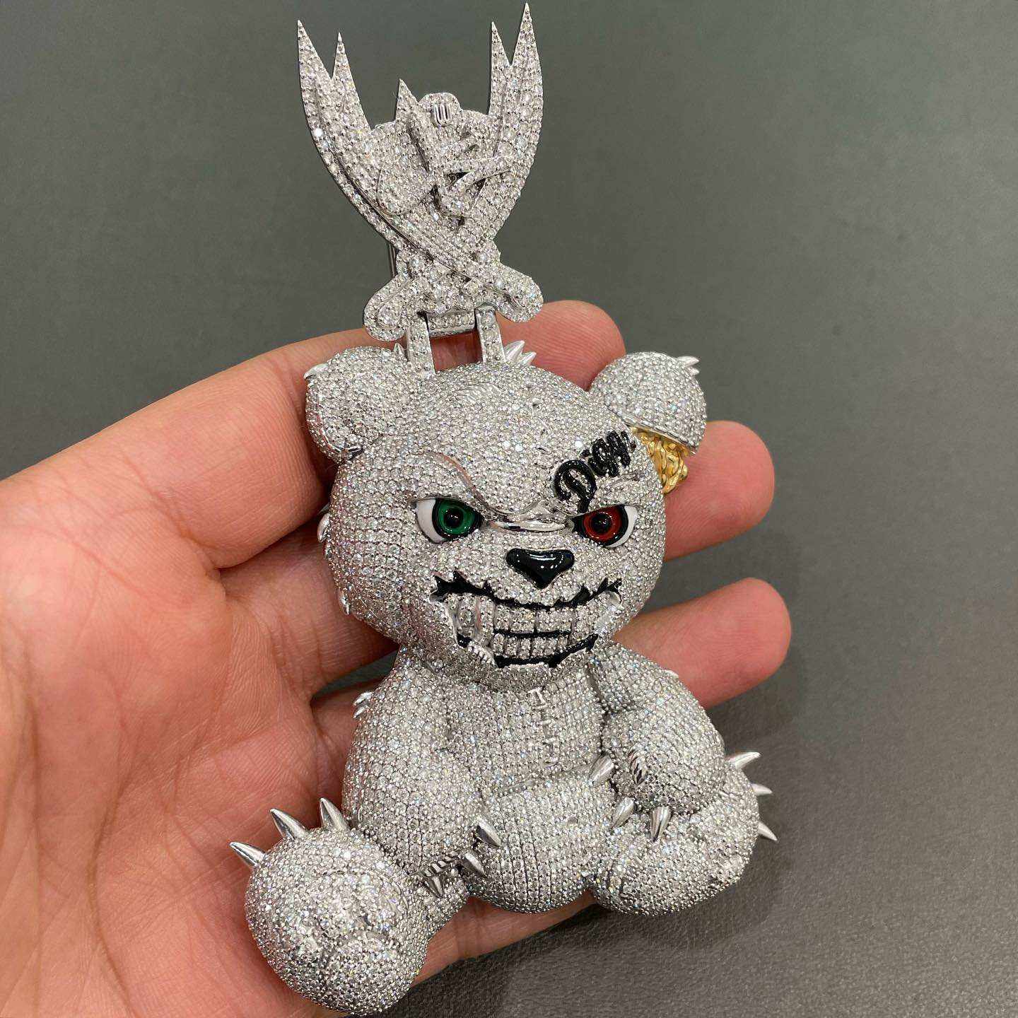 High-end Little White Bear custom pendant, luxurious high-end pendant, all-diamond luxury pendant, animal series pendant jewelry, trendy street culture jewelry pendant, anniversary gift for friends and family