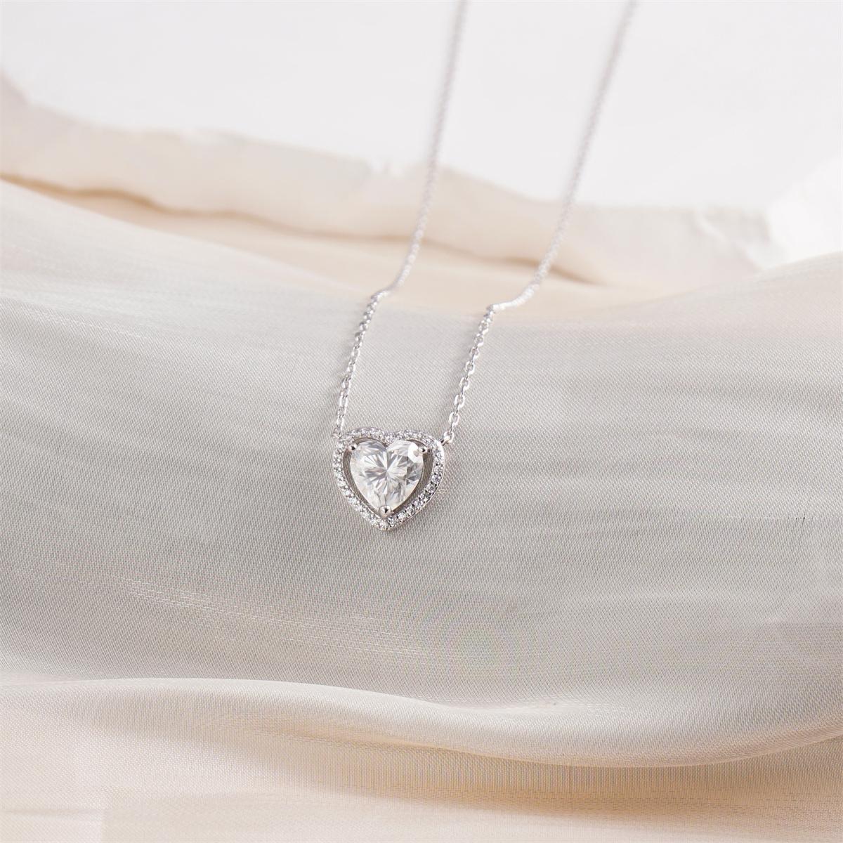 Moissanite 1-2ct Halo Heart Pendant Necklace Sparkling White Heart Pendant Copper Necklace Jewelry for Wedding Engagement Anniversary Romantic Elegant Gift Daily Wear Moissanite 1-2ct Halo Heart Pendant Necklace Sparkling White Heart Pendant Copper Necklace Jewelry for Wedding Engagement Anniversary Romantic Elegant Gift Daily Wear
