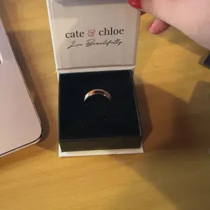 Product Review of Cate & Chloe Bianca 18k White Gold Plated 25mm Hoop Earrings for Women – 34 Simulated Diamond Crystal Hoops – Hypoallergenic, Lead & Nickel Free Lightweight Earrings with Secure Latch Back – Premium Gift Box Included, American Owned Brand from C**e